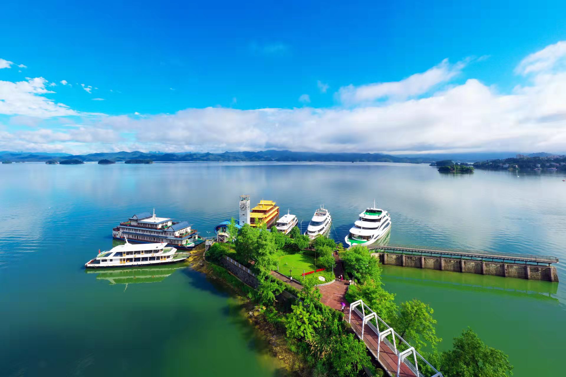 千岛湖豪华休闲游船