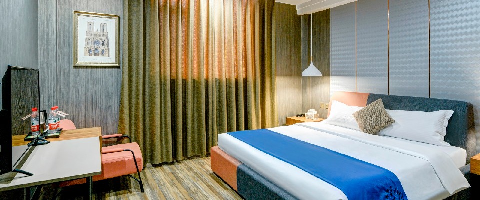 花筑·栖霞曼逸精品酒店(原恒富威商务宾馆)