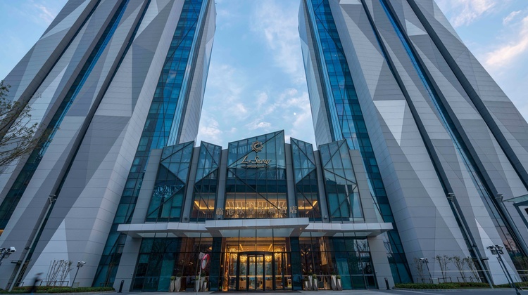 临港冰雪明城酒店