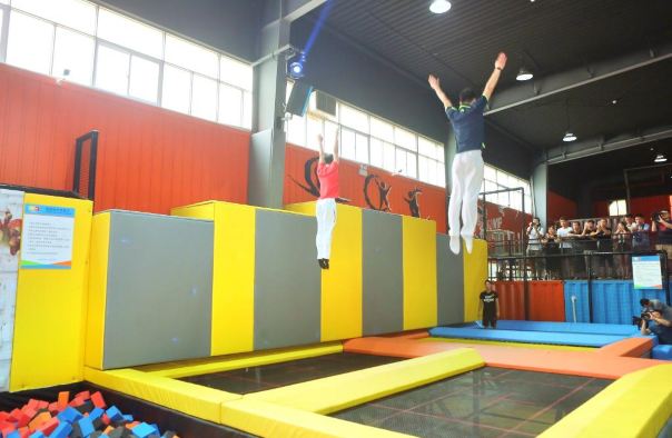 多乐岛蹦床公园杭州馆