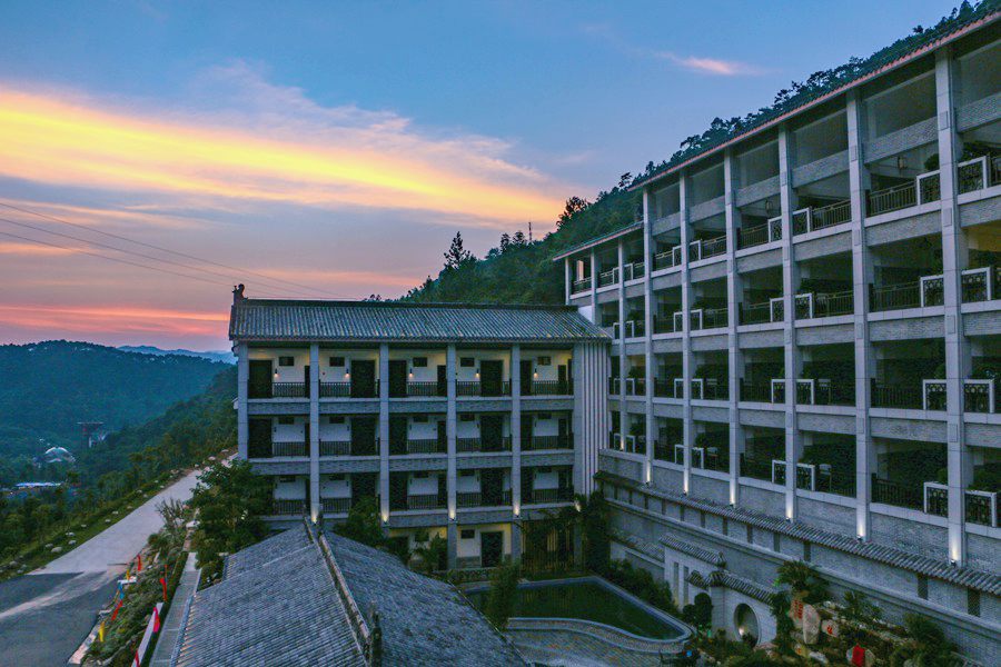 广东云浮新兴天露山养生度假酒店