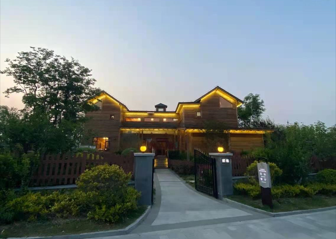 花筑·泰山天颐湖木屋岛度假酒店