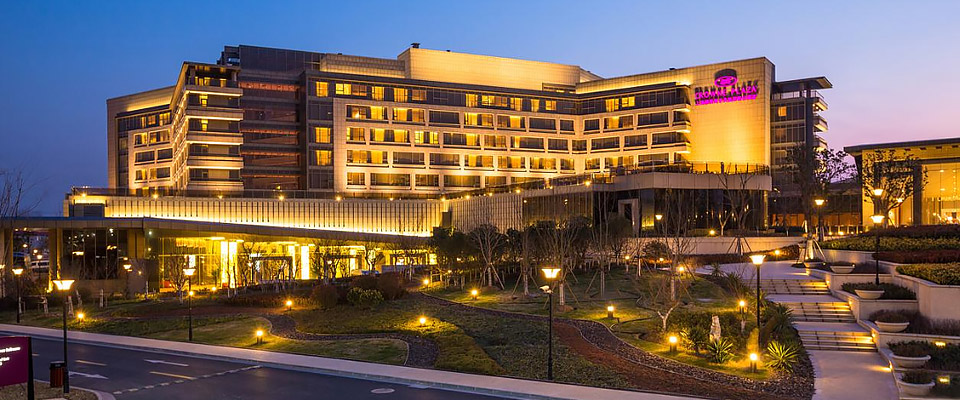 上海颖奕皇冠假日酒店